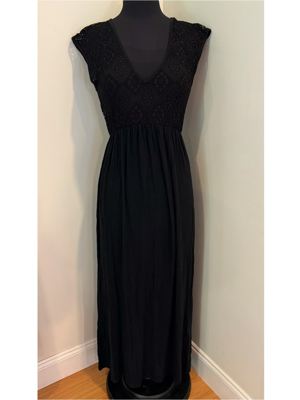 Black Crochet Bodice Maxi Dress - Women medium